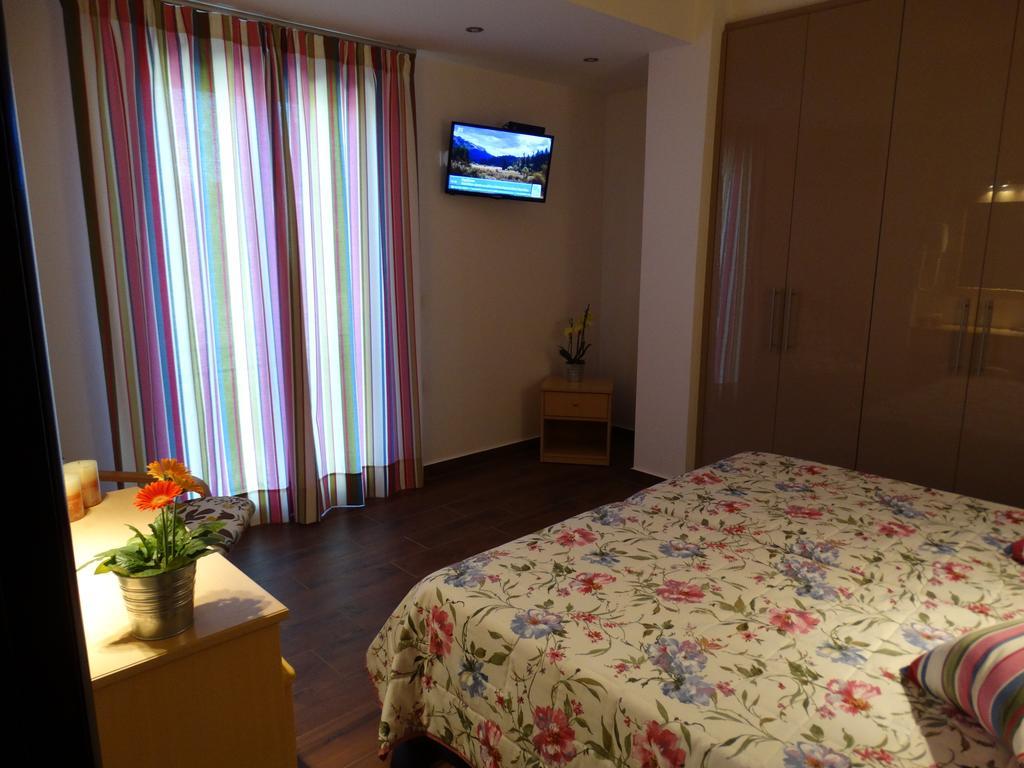 Dassia Beach Pension Room photo