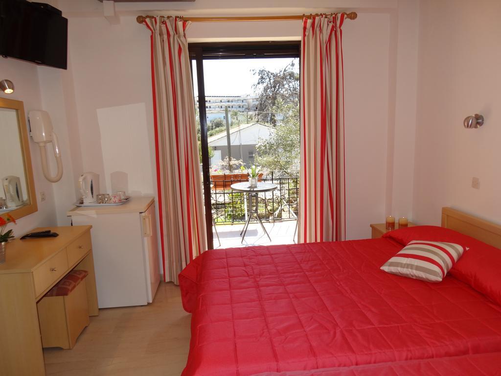 Dassia Beach Pension Room photo